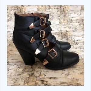 Black Ankle Bootie with heel with metal lace tips